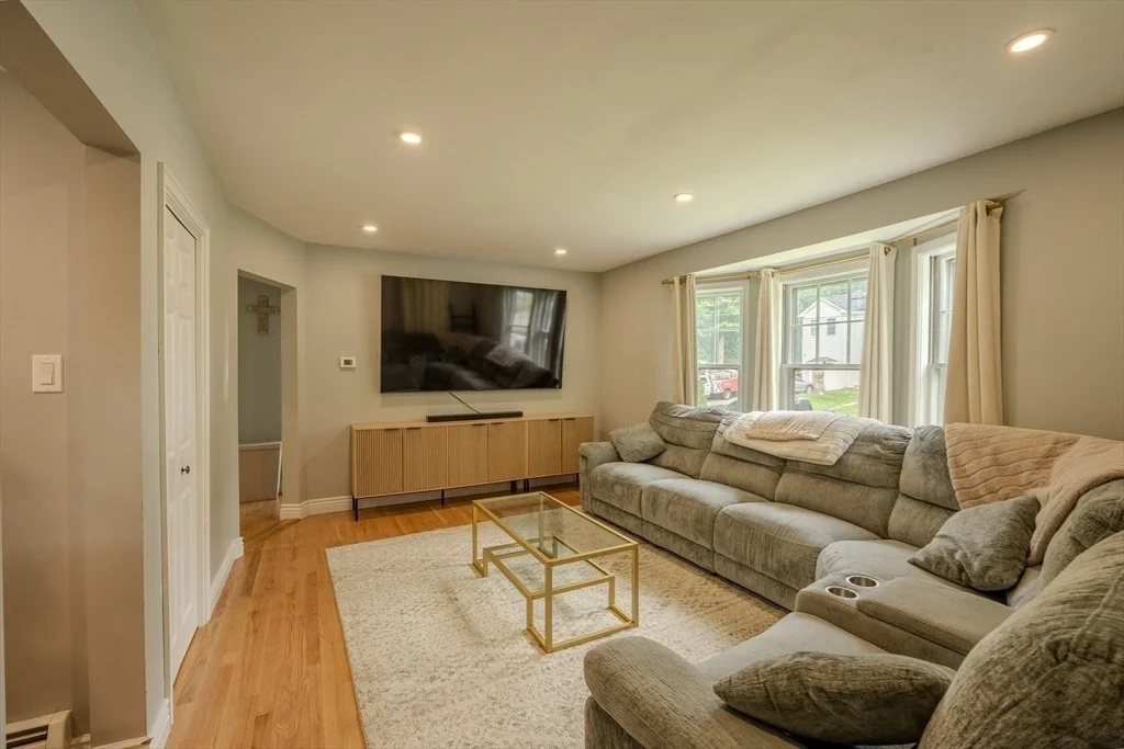 Photo of 40 Oneida Ave