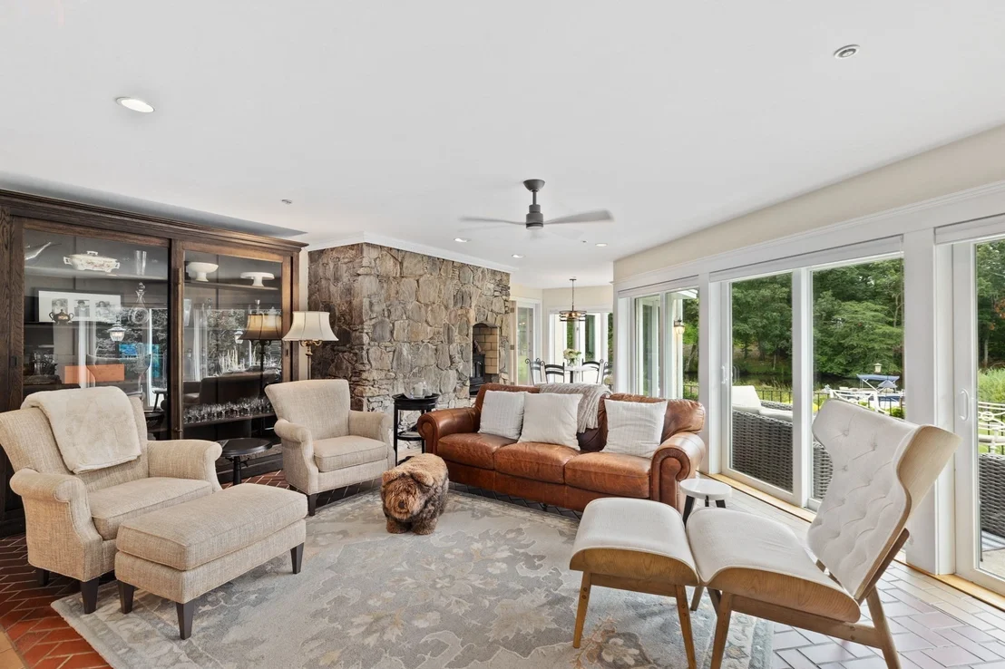 Photo of 112 River Rd