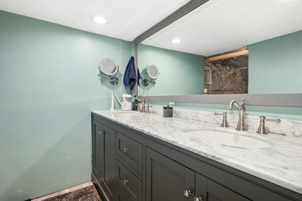Photo of 6 Cedar Pond Dr