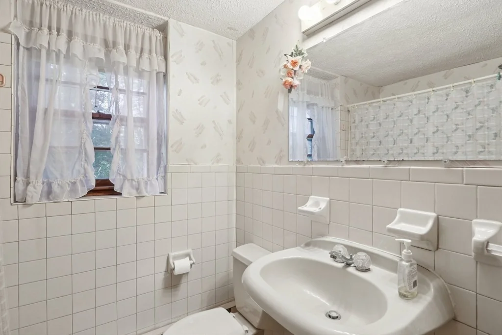 Photo of 8 Glenn Dr