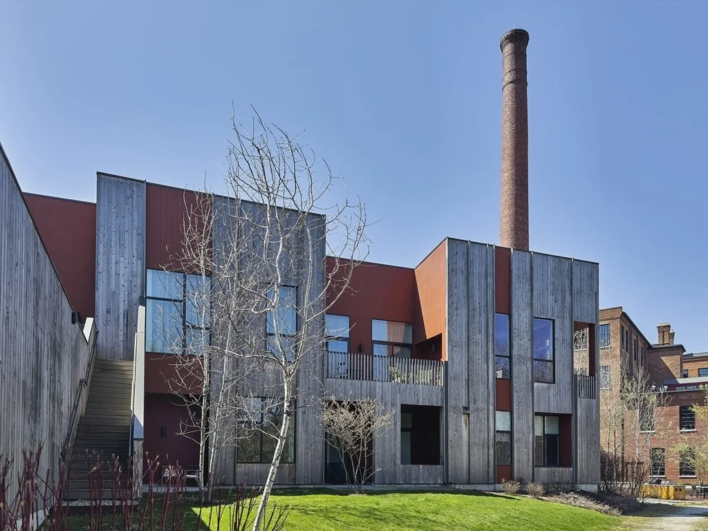 Photo of Unit 1 at 1 River Run