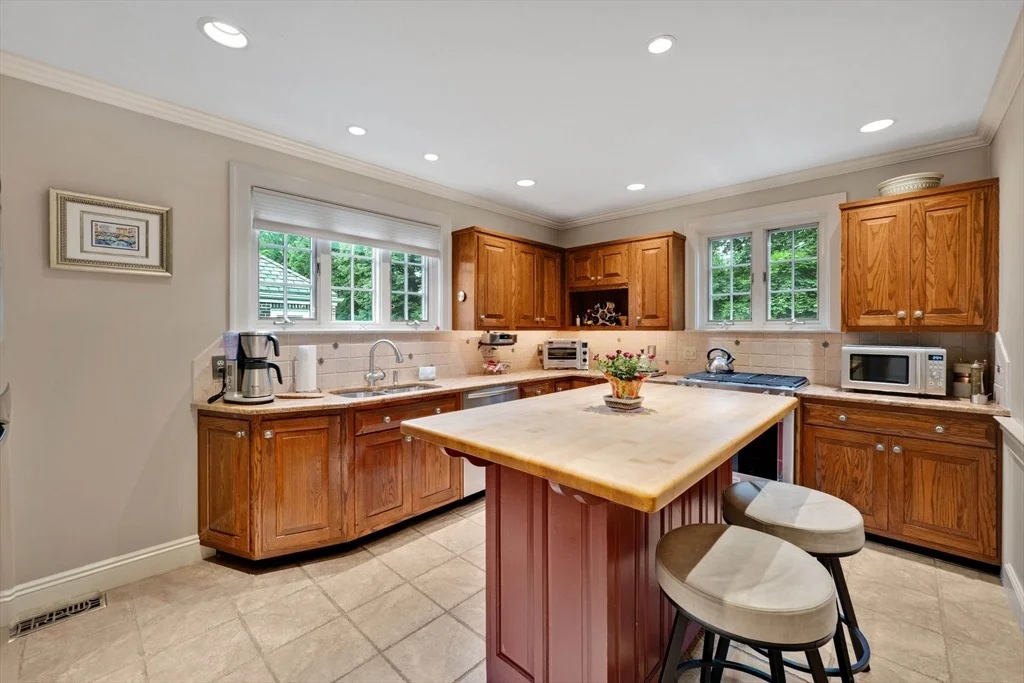 Photo of 44 Meadowbrook Rd