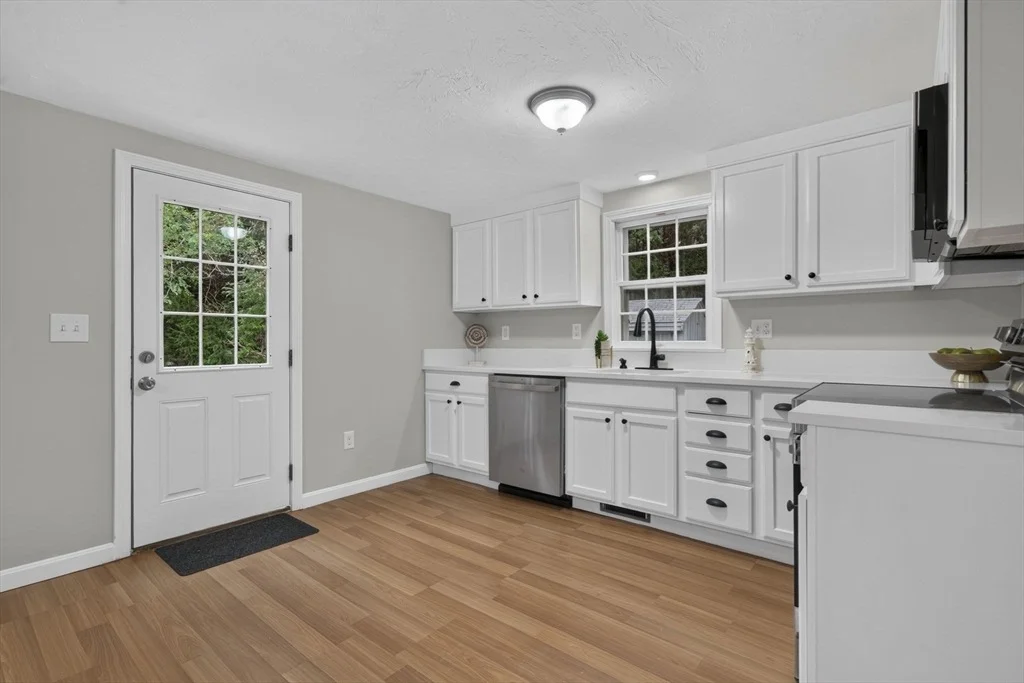 Photo of 230 Race Ln