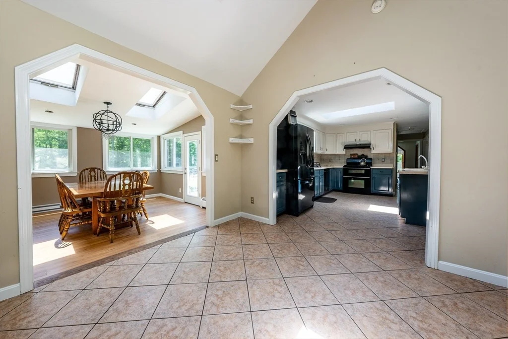 Photo of 1529 Race Ln