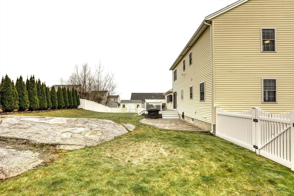 Photo of 44 Gedney Dr