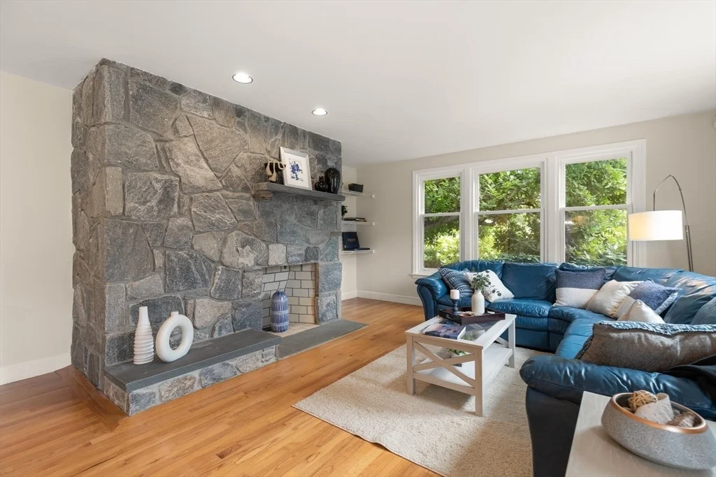 Photo of 323 Robert Rd
