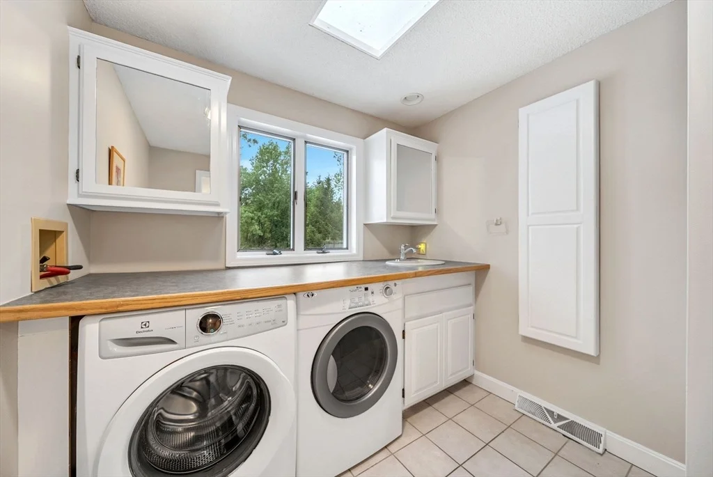 Photo of 4 Meadow Dr
