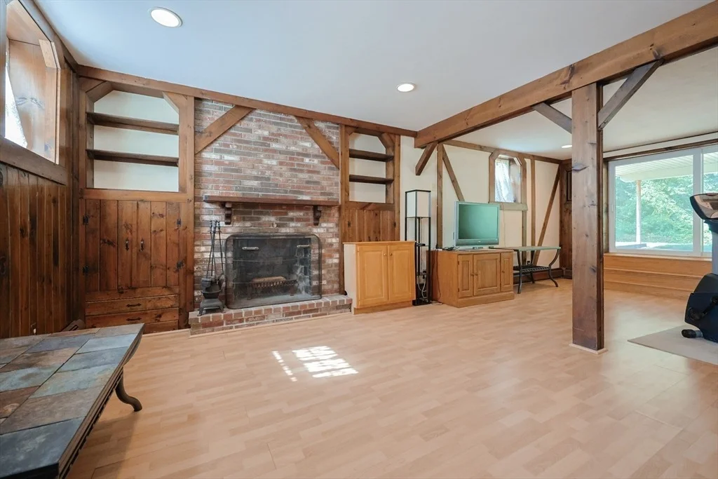 Photo of 6 Weetamoe Dr