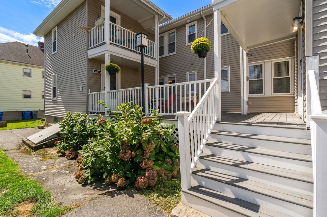 Photo of Unit 1 at 37 Everett St
