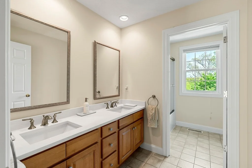 Photo of 10 Yankee Way
