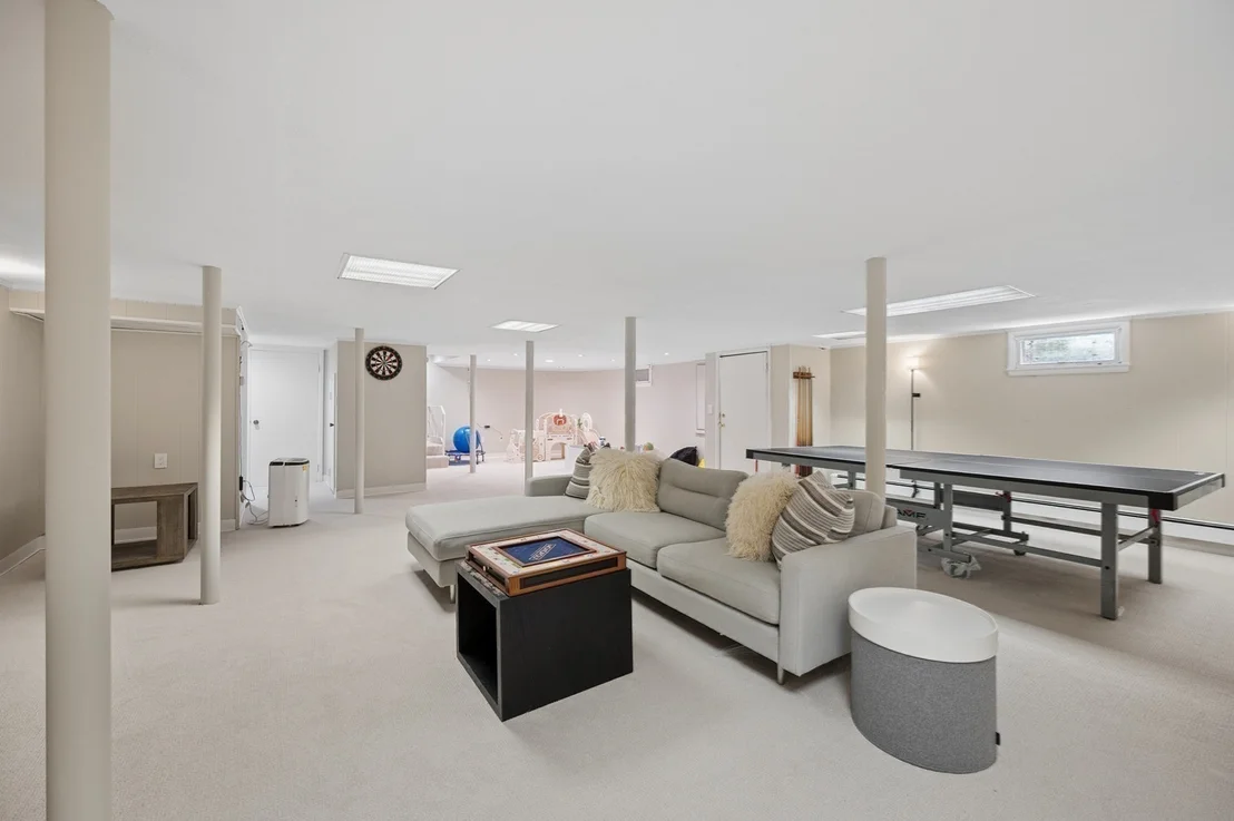 Photo of 1175 Centre St