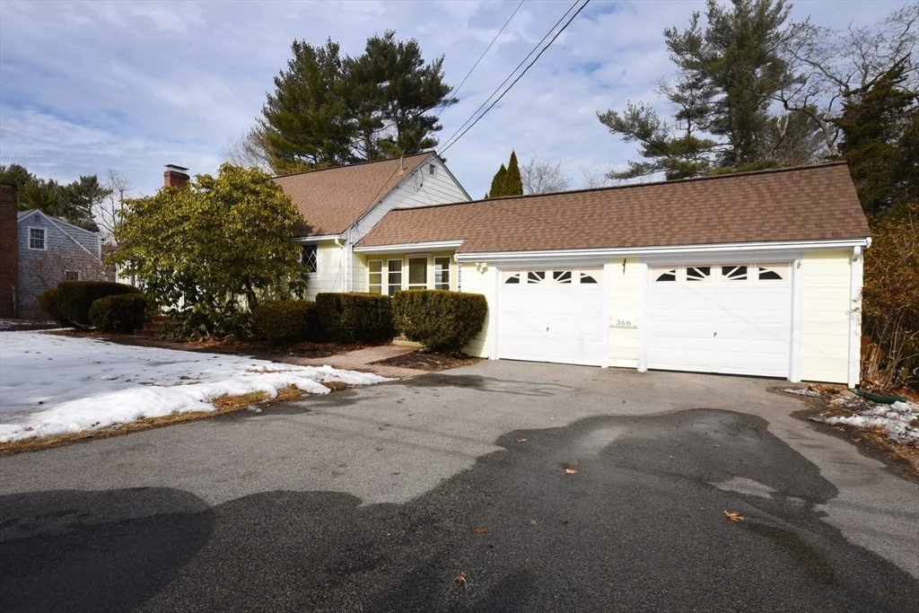 Photo of 366 Webster St