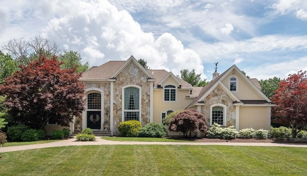 Photo of 8 Buttonwood Dr