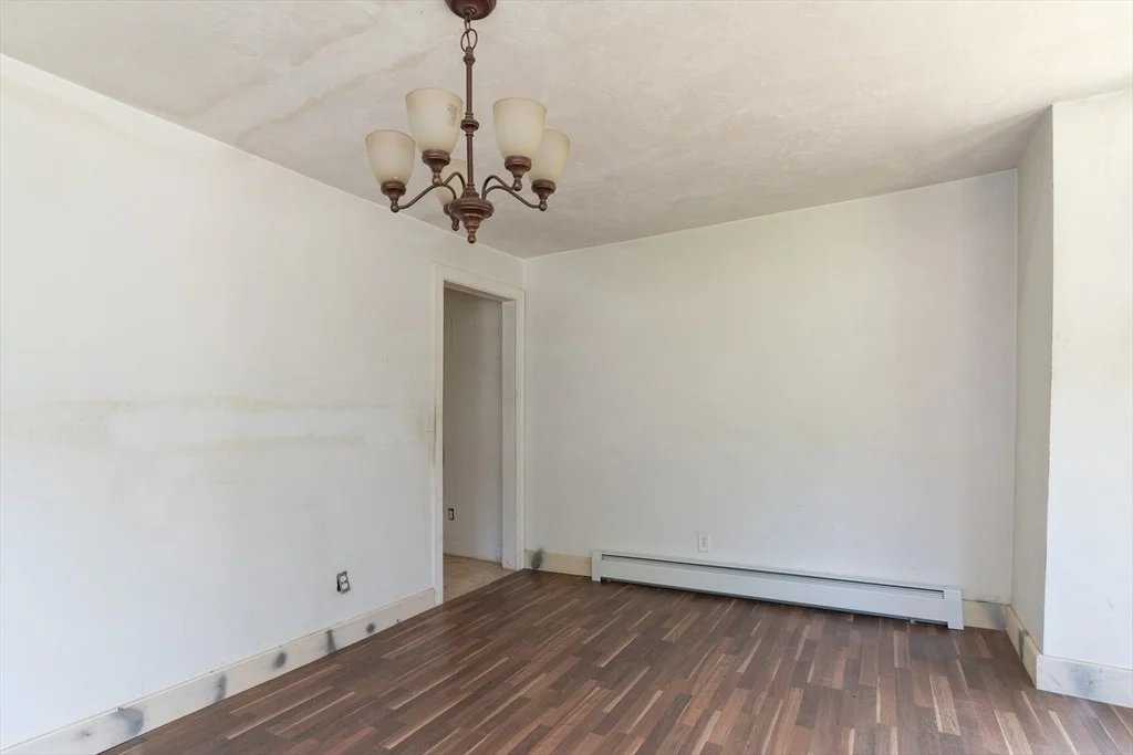 Photo of 1166 Main St