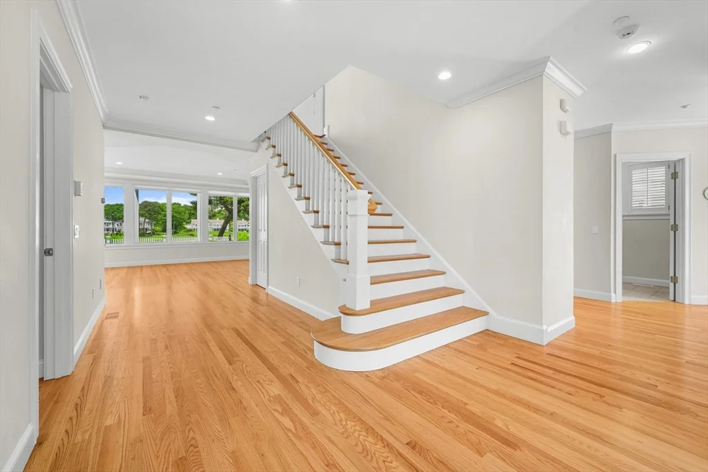 Photo of 129 Shore Dr W