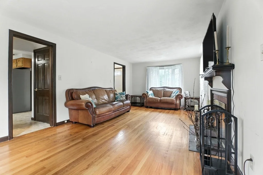 Photo of 384 Abbott St