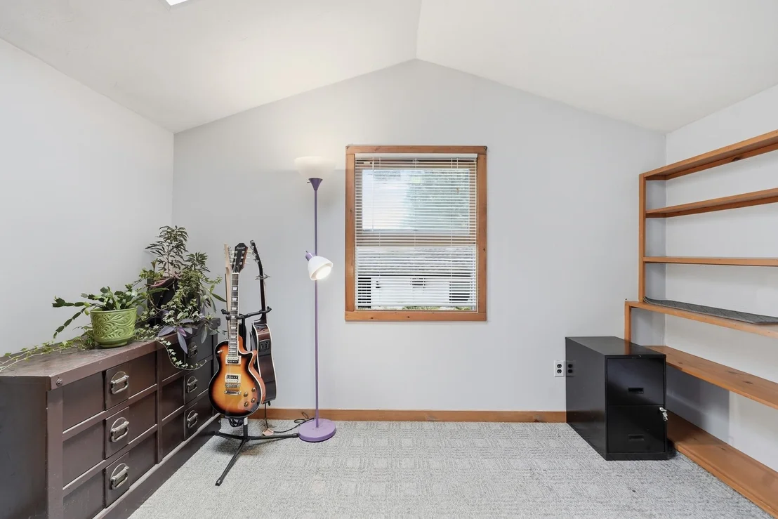 Photo of 31 Wildrose Ave
