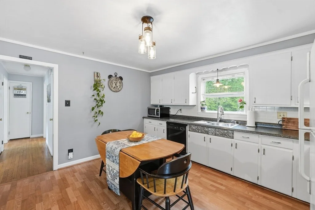 Photo of 39 N Common Rd
