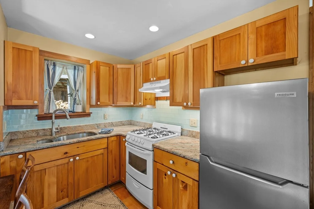 Photo of 999 Sheldon Road