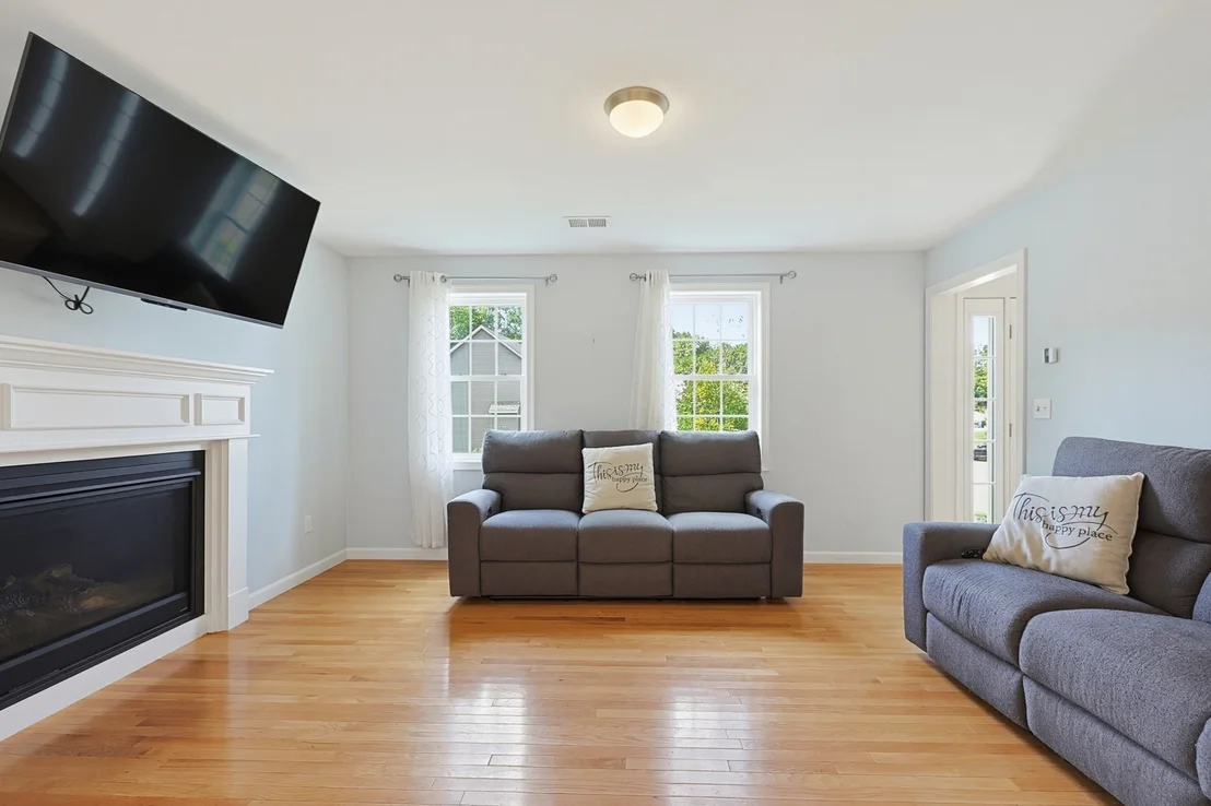 Photo of 15 Willow Brook Lane
