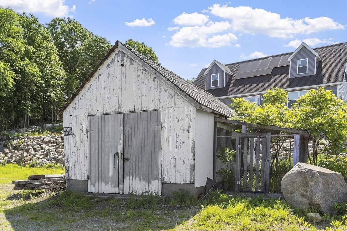 Photo of 2 Deacon Farm Ln