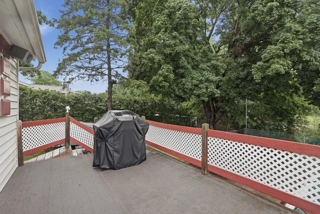 Photo of 33 Rolling Ln