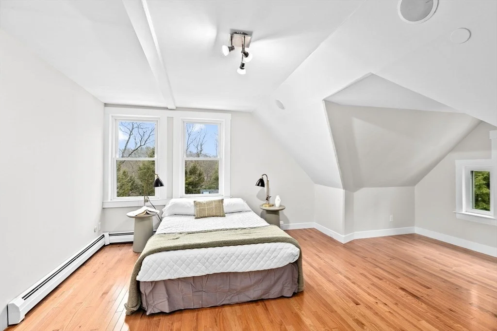 Photo of 90 Brook St