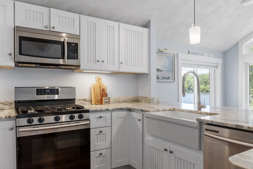 Photo of 91 Lakeshore Drive