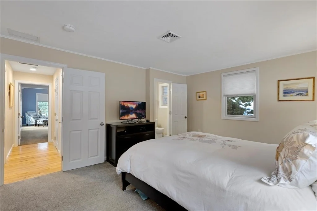 Photo of 87 N Pond Dr
