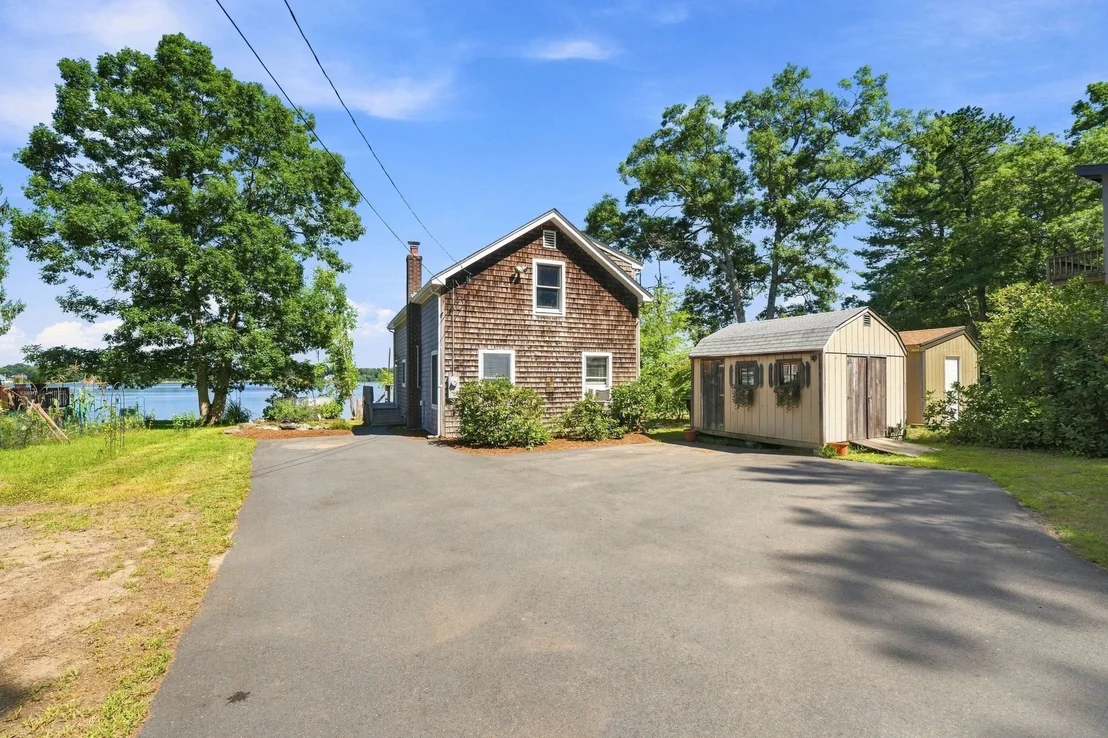 Photo of 111 King Philip Rd