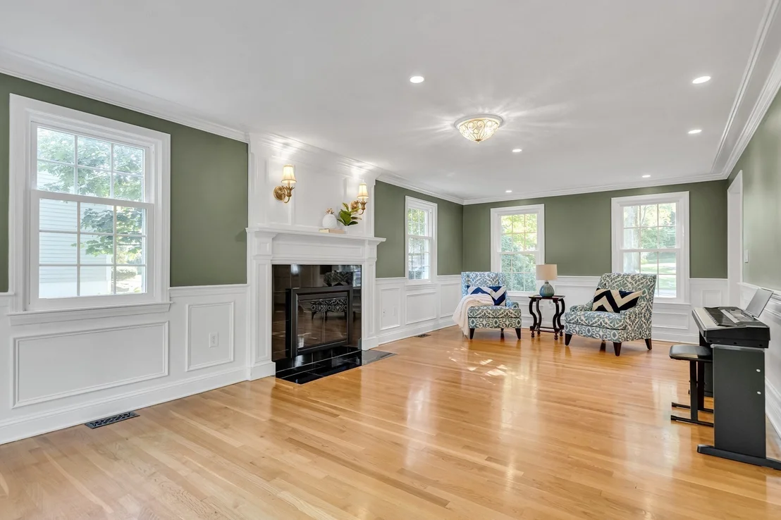 Photo of 8 Barry Dr
