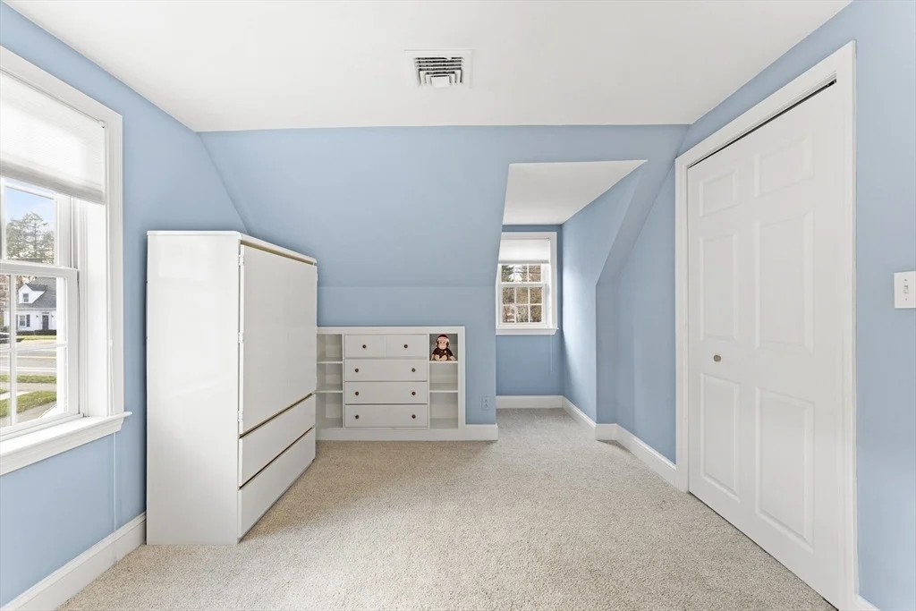 Photo of 1052 Greendale Ave