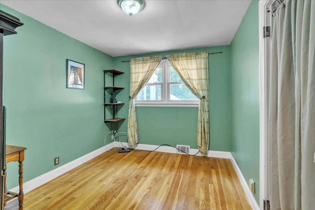 Photo of 33 Dean St.