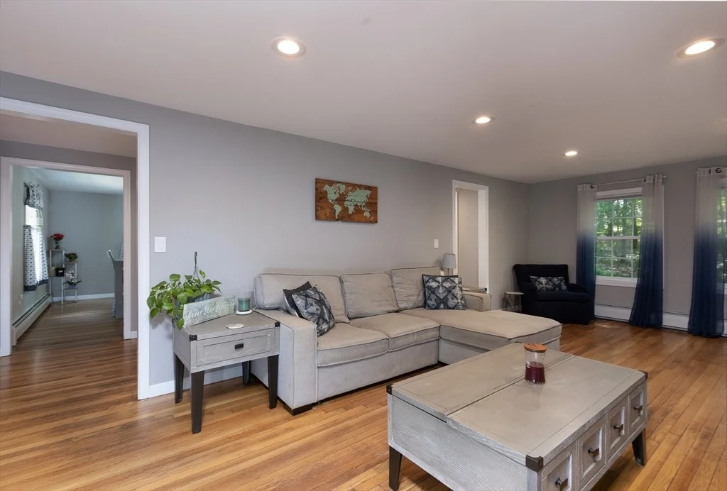 Photo of 114 Burbank Ave