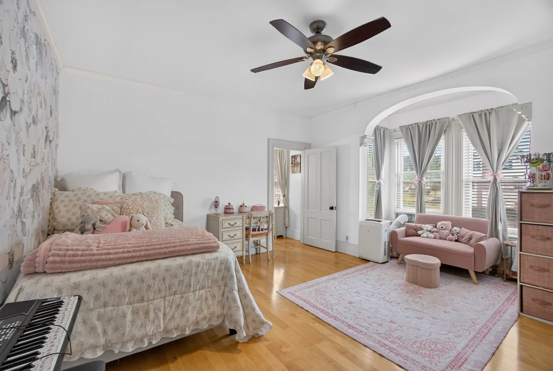 Photo of 141 Chestnut St