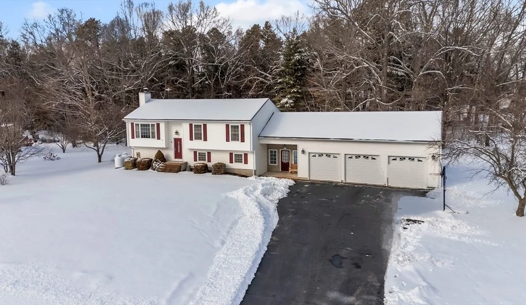 Photo of 11 Crystal Dr