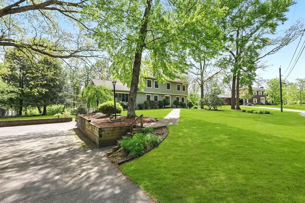 Photo of 2 Cedar Oak Dr