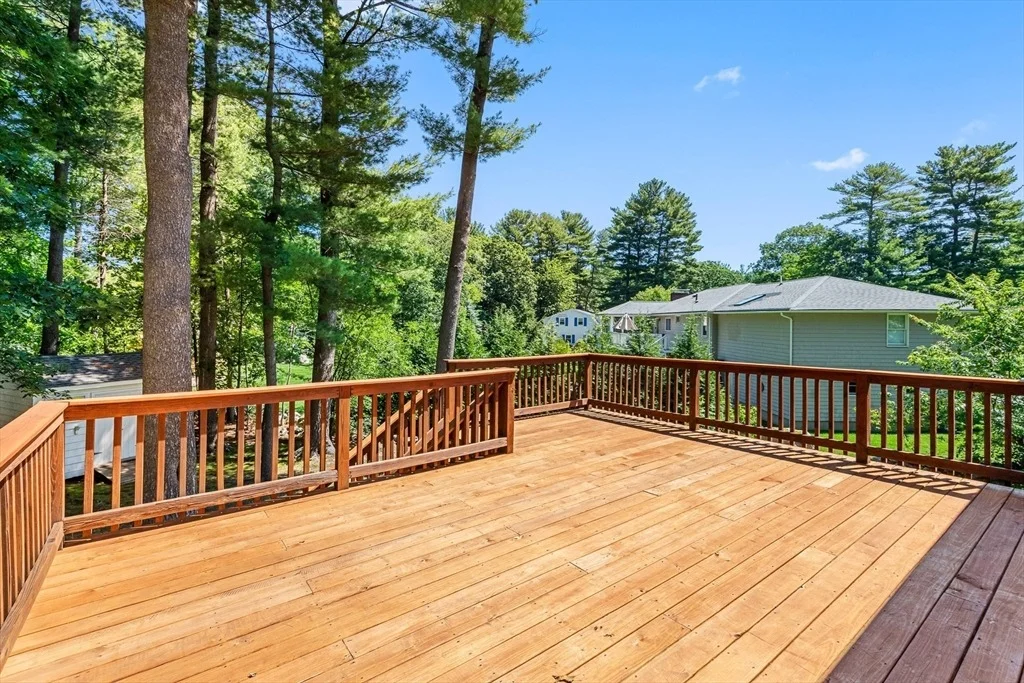 Photo of 71 Colonial Dr
