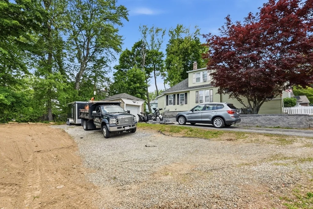 Photo of 20 Lamar Ave