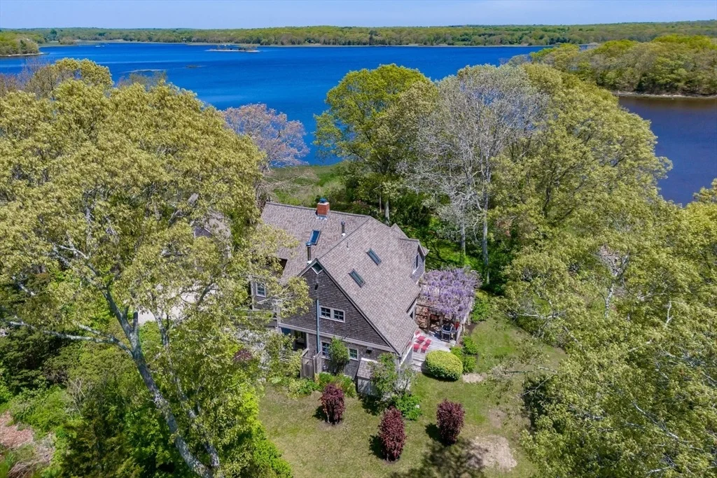 Photo of 246 River Road