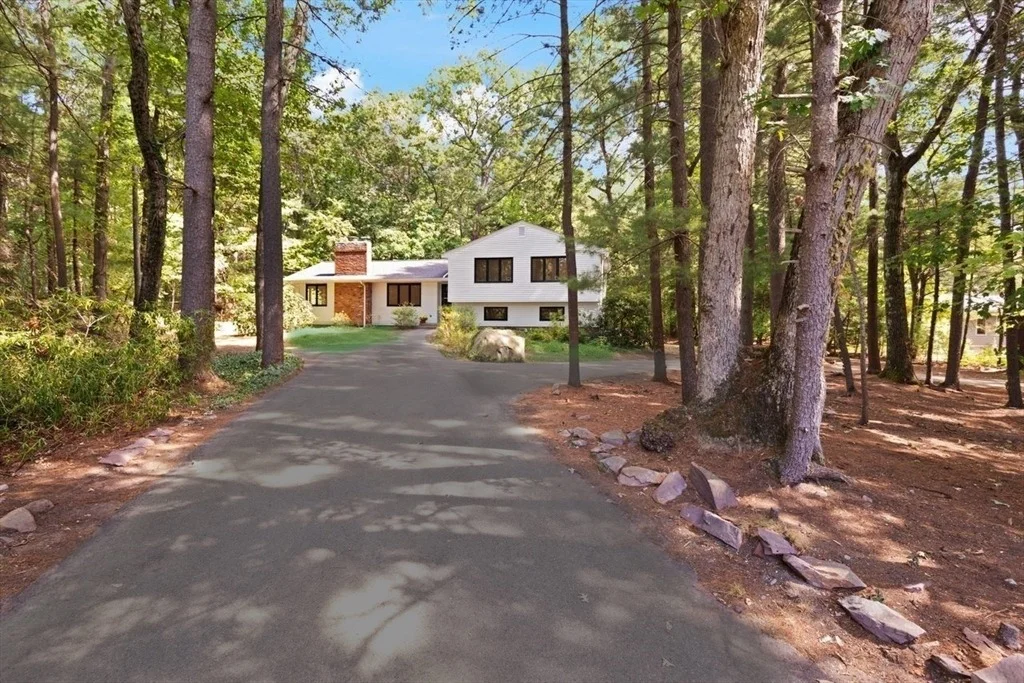 Photo of 20 Algonquin Rd