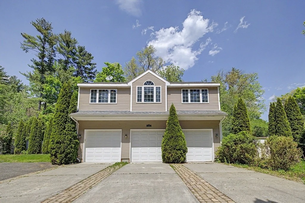 Photo of 195 Westhampton Rd