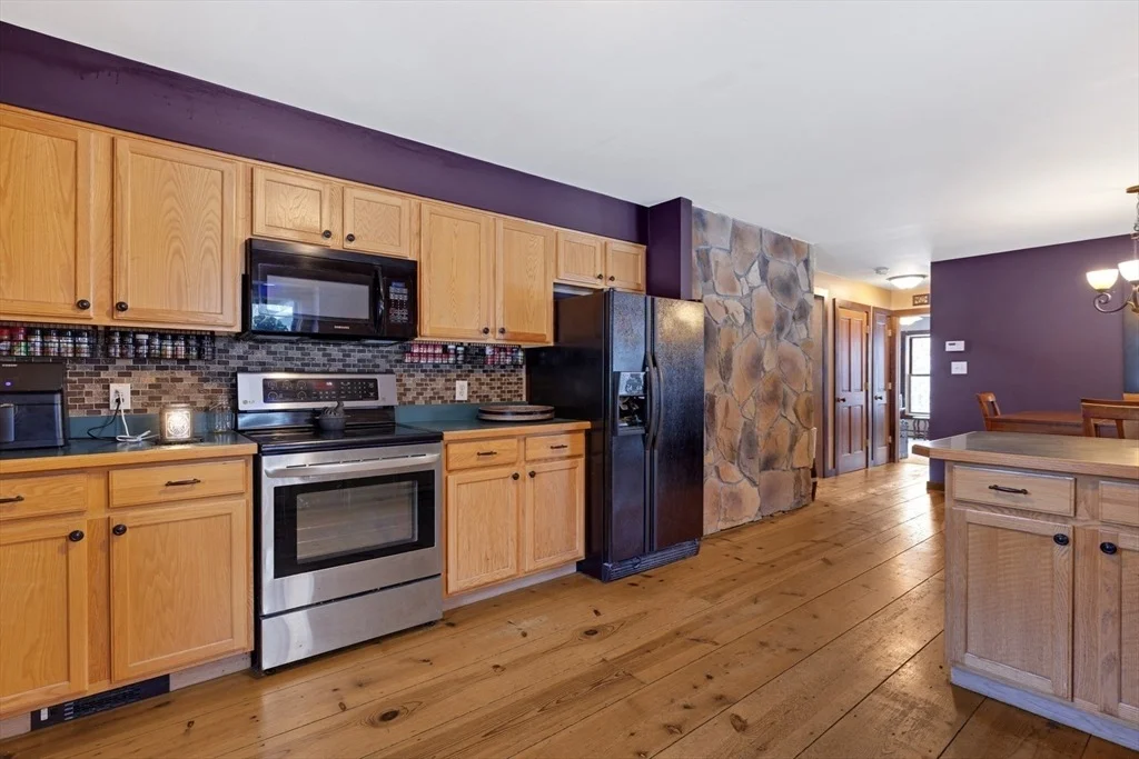 Photo of 593 Woodmere Rd