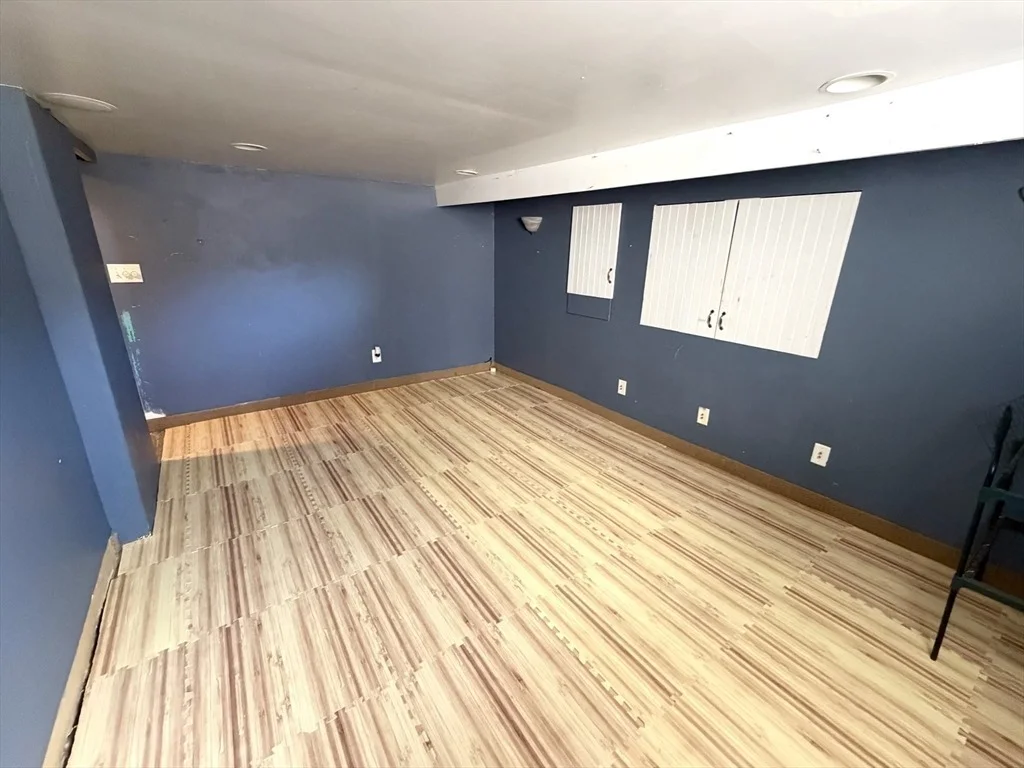 Photo of 180 Russell Rd