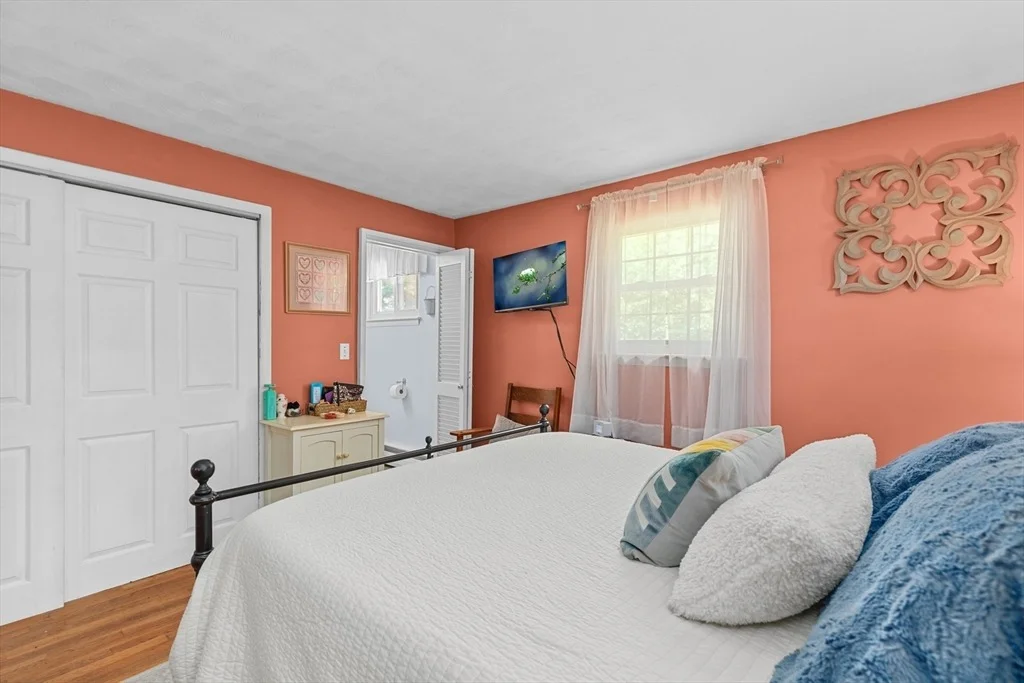 Photo of 19 Brewster Ln