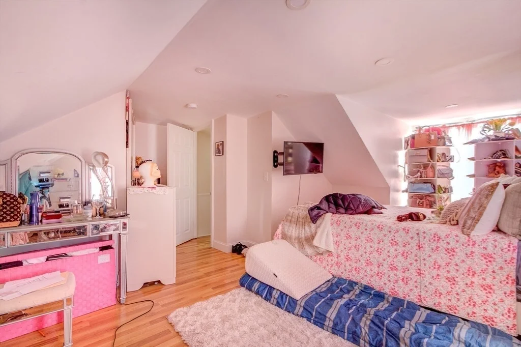Photo of 546 Snell St