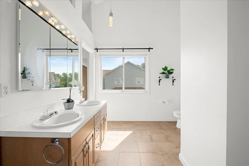Photo of Unit 38C at 343 Captain Eames Cir