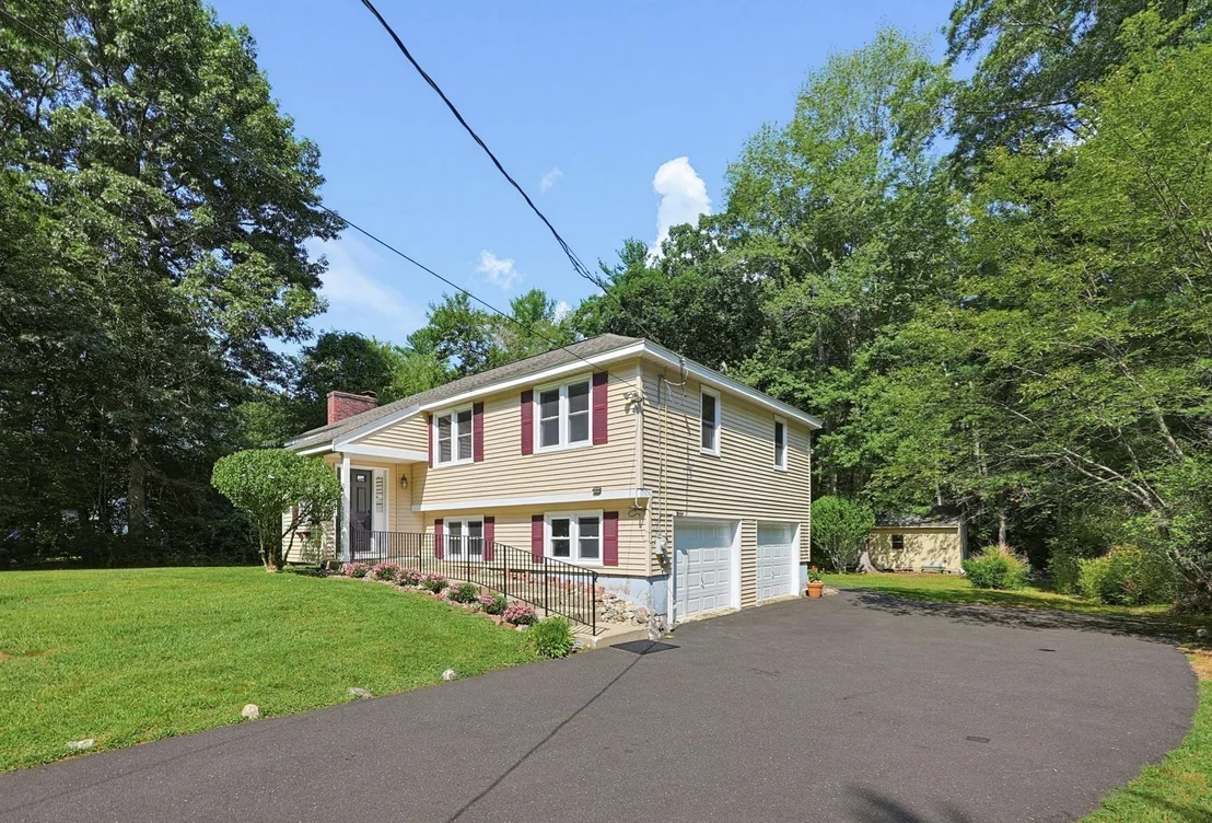 Photo of 109 Davis Road