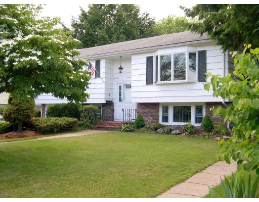 Photo of 61 Greenleaf Circle