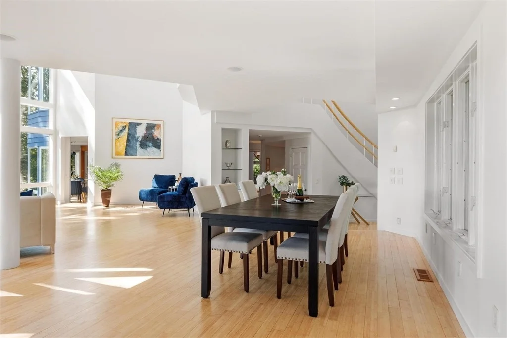 Photo of 389 River Rd